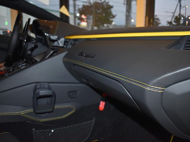 アヴェンタドール Ｓ　４ＷＤ・純正ＯＰ・エクステリアアッパーカーボンＰＫＧ・エクステリアロワーカーボンＰＫＧ・インテリアカーボンＰＫＧ・ブランディングＰＫＧ・スタイルＰＫＧ・トラベルＰＫＧ・電動シートカーボンＰＫＧ（36枚目）