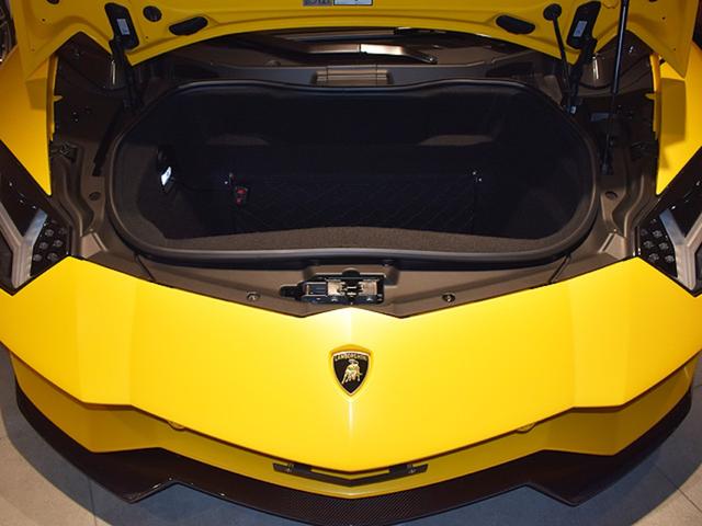 アヴェンタドール Ｓ　４ＷＤ・純正ＯＰ・エクステリアアッパーカーボンＰＫＧ・エクステリアロワーカーボンＰＫＧ・インテリアカーボンＰＫＧ・ブランディングＰＫＧ・スタイルＰＫＧ・トラベルＰＫＧ・電動シートカーボンＰＫＧ（40枚目）