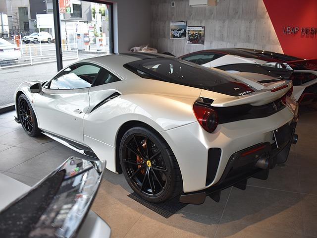 ４８８ピスタ ベースグレード　Ｆ１　ＤＣＴ　ディーラー車両・ツートンレーシングストライプ・フロントサスペンションリフト・ビアンコイタリア・走行２９００ＫＭ・フロント廻りプロテクションフィルム（9枚目）