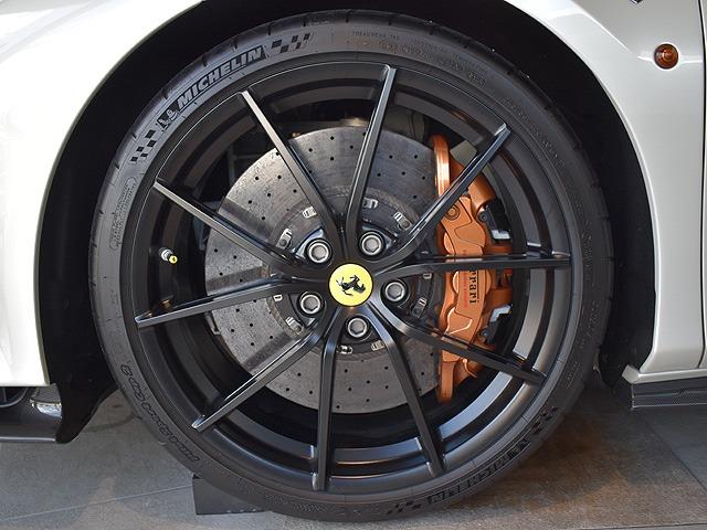 ４８８ピスタ ベースグレード　Ｆ１　ＤＣＴ　ディーラー車両・ツートンレーシングストライプ・フロントサスペンションリフト・ビアンコイタリア・走行２９００ＫＭ・フロント廻りプロテクションフィルム（19枚目）