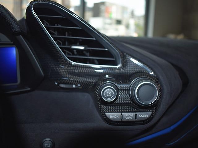 ４８８ピスタ ベースグレード　Ｆ１　ＤＣＴ　ディーラー車両・ツートンレーシングストライプ・フロントサスペンションリフト・ビアンコイタリア・走行２９００ＫＭ・フロント廻りプロテクションフィルム（27枚目）