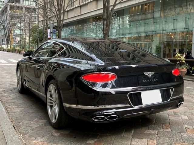 コンチネンタル ＧＴ　Ｖ８　新車保証継承　正規Ｄ元試乗車　ＯＰ約４００万　ブライトクロムロワーバンパーマトリックス　シングルフィニッシュピアノブラック　ワイヤレスフォンチャージャー　ダイヤモンドナーリング　ツーリングスペック　シティスペック　３６０°トップビュー　ＨＵＤ（3枚目）