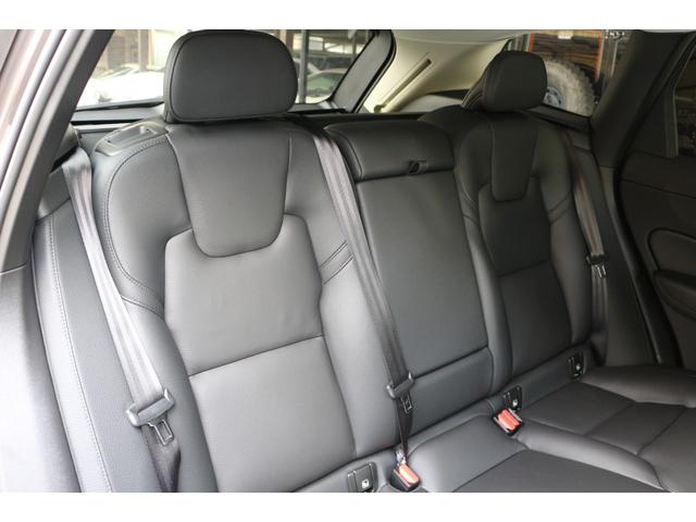 XC60 プラス B5 登録済未使用車 先進安全機能搭載(ASV) Googleナビ 360°カメラ レザーシート FRシートヒーター Appleカープレイ Androidオート ステアリングヒーター スマートキー(8枚目)