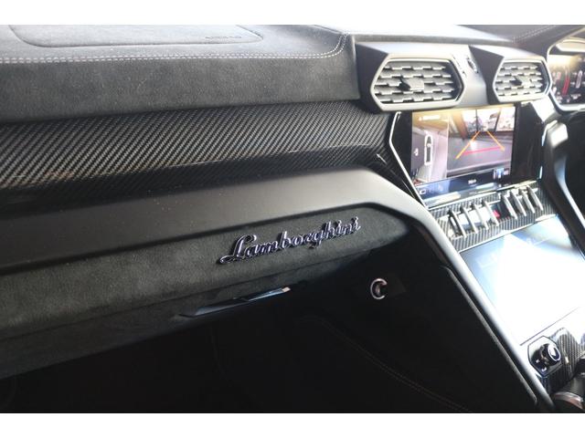 ウルス ペルフォルマンテ フルエクステリアカーボンPKG カーボンファイバーボンネット カーボンファイバールーフ 23インチpelopeシャイニーブラックホイール 3DBang&Olufsen カーボンファイバーキックプレート(18枚目)