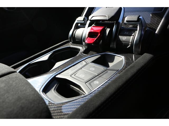 ウルス ペルフォルマンテ フルエクステリアカーボンPKG カーボンファイバーボンネット カーボンファイバールーフ 23インチpelopeシャイニーブラックホイール 3DBang&Olufsen カーボンファイバーキックプレート(22枚目)