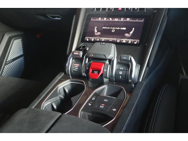 ウルス ペルフォルマンテ フルエクステリアカーボンPKG カーボンファイバーボンネット カーボンファイバールーフ 23インチpelopeシャイニーブラックホイール 3DBang&Olufsen カーボンファイバーキックプレート(32枚目)