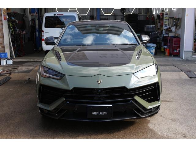 ウルス ペルフォルマンテ フルエクステリアカーボンPKG カーボンファイバーボンネット カーボンファイバールーフ 23インチpelopeシャイニーブラックホイール 3DBang&Olufsen カーボンファイバーキックプレート(44枚目)