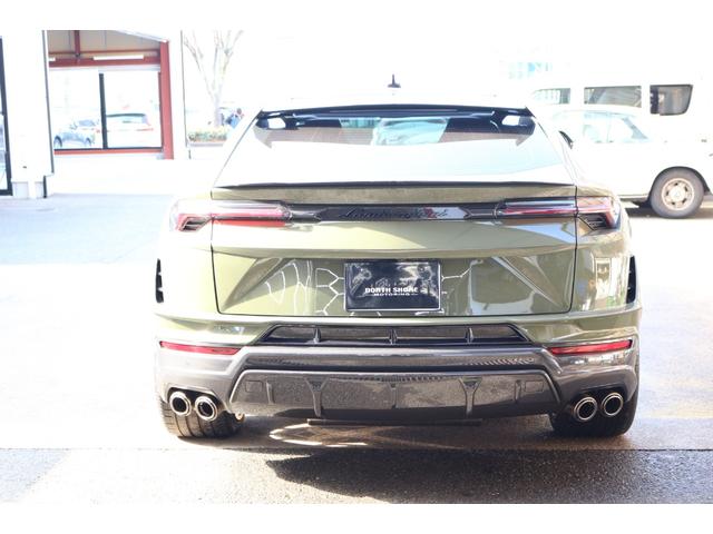 ウルス ペルフォルマンテ フルエクステリアカーボンPKG カーボンファイバーボンネット カーボンファイバールーフ 23インチpelopeシャイニーブラックホイール 3DBang&Olufsen カーボンファイバーキックプレート(56枚目)