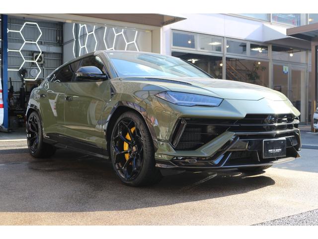 ウルス ペルフォルマンテ フルエクステリアカーボンPKG カーボンファイバーボンネット カーボンファイバールーフ 23インチpelopeシャイニーブラックホイール 3DBang&Olufsen カーボンファイバーキックプレート(62枚目)