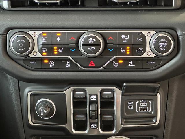 ジープ・ラングラーアンリミテッド サハラ　登録済み未使用車　レザーシート　パワーシート　ＬＥＤヘッドライト　スマートキー　フロントカメラ　バックカメラ　純正ナビ　アップルカープレイ　グーグルオート（18枚目）