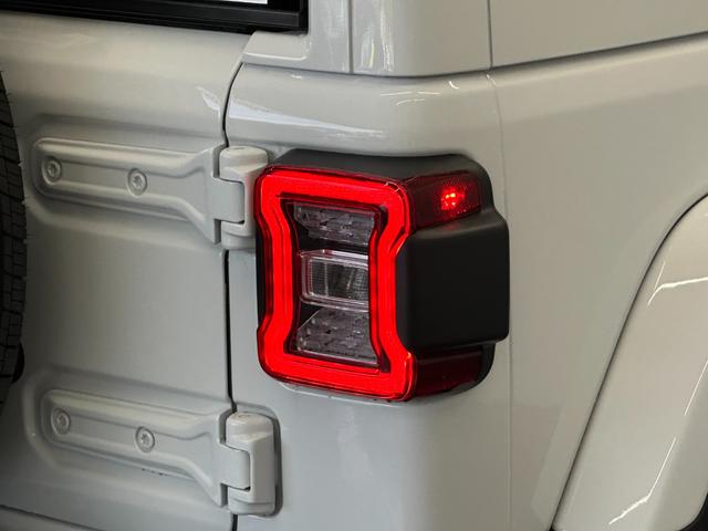 ジープ・ラングラーアンリミテッド サハラ　元デモカー　パワーシート　純正ナビ　Ｆ／Ｒカメラ　ＬＥＤヘッドライト　レザーシート（18枚目）