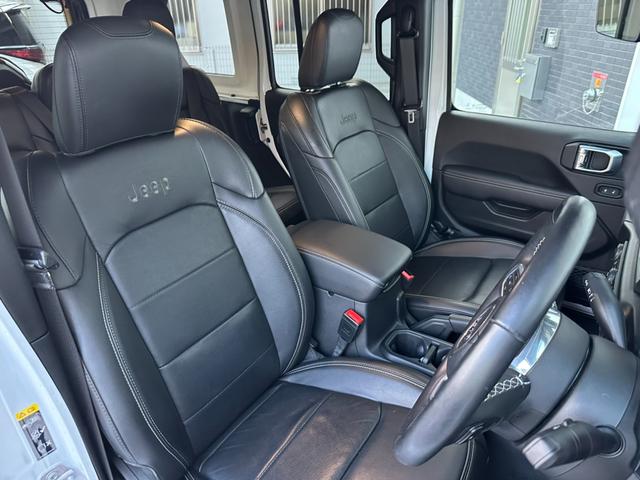 ジープ・ラングラーアンリミテッド サハラ　ワンオーナー　Ａｐｐｌｅ　ＣａｒＰｌａｙ　レザーシート・ヒーター　アダプティブクルーズコントロール　純正ナビ　ＴＶ地デジ　Ｂｌｕｅｔｏｏｔｈ　ハンドルヒーター　Ｂカメラ　ＥＴＣ　ＬＥＤ　認定中古車保証（9枚目）