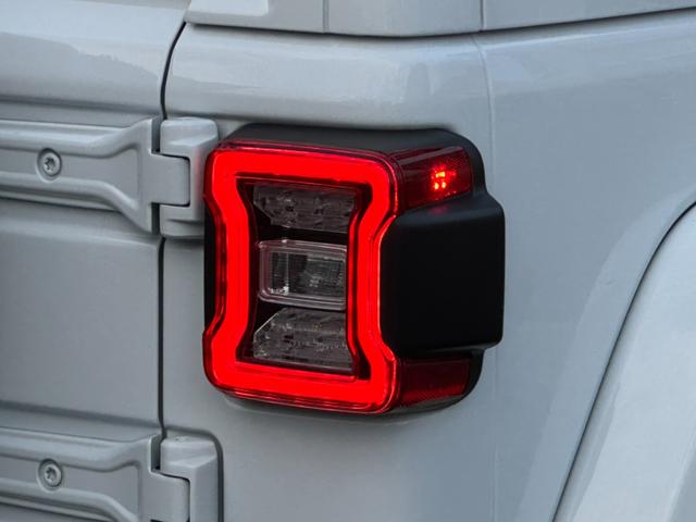 ジープ・ラングラーアンリミテッド サハラ　ワンオーナー　Ａｐｐｌｅ　ＣａｒＰｌａｙ　レザーシート・ヒーター　アダプティブクルーズコントロール　純正ナビ　ＴＶ地デジ　Ｂｌｕｅｔｏｏｔｈ　ハンドルヒーター　Ｂカメラ　ＥＴＣ　ＬＥＤ　認定中古車保証（19枚目）