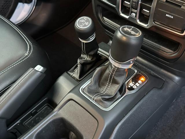 ジープ・ラングラーアンリミテッド サハラ　ワンオーナー　Ａｐｐｌｅ　ＣａｒＰｌａｙ　レザーシート・ヒーター　アダプティブクルーズコントロール　純正ナビ　ＴＶ地デジ　Ｂｌｕｅｔｏｏｔｈ　ハンドルヒーター　Ｂカメラ　ＥＴＣ　ＬＥＤ　認定中古車保証（68枚目）