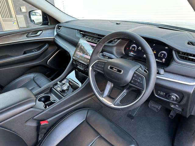 ジープ・グランドチェロキーL リミテッド 1オ-ナー 360カメラ 3列シ-ト CarPlay Bluetooth 純正ナビゲーション フルセグ 革シート シートヒータ&クーラー 前面衝突警報 ACC 電動リアゲート ETC 認定中古車保証付(61枚目)