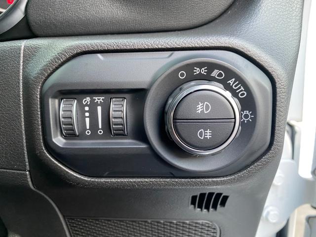 ジープ・ラングラーアンリミテッド サハラ 革シ-ト Bluetooth AppleCarPlay LEDヘッドライト フルセグ ACC 全面衝突警報 バックカメラ サイドカメラ フロントカメラ ブラインドスポットモニタ-  認定中古車保証付き(28枚目)