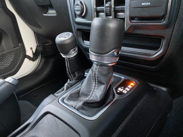 ジープ・ラングラーアンリミテッド サハラ 革シ-ト Bluetooth AppleCarPlay LEDヘッドライト フルセグ ACC 全面衝突警報 バックカメラ サイドカメラ フロントカメラ ブラインドスポットモニタ-  認定中古車保証付き(35枚目)