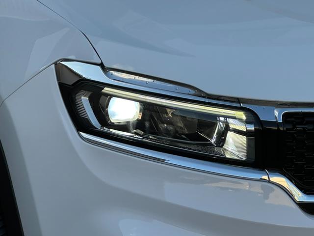 ジープ・コマンダー リミテッド　１オ－ナ－　サンルーフ　革Ｐシ－ト　ＬＥＤ　ＡｐｐｌｅＣａｒＰｌａｙ　Ｂｌｕｅｔｏｏｔｈ　ＡＣＣ　ナビ　３６０カメラ　ブラインドスポットモニタ－　レーンキープアシスト　電動Ｒゲート　認定中古車保証付き（16枚目）