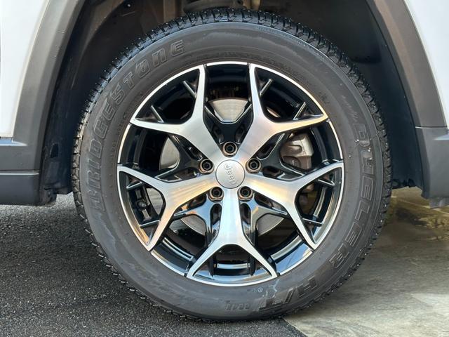 ジープ・コマンダー リミテッド　１オ－ナ－　サンルーフ　革Ｐシ－ト　ＬＥＤ　ＡｐｐｌｅＣａｒＰｌａｙ　Ｂｌｕｅｔｏｏｔｈ　ＡＣＣ　ナビ　３６０カメラ　ブラインドスポットモニタ－　レーンキープアシスト　電動Ｒゲート　認定中古車保証付き（21枚目）