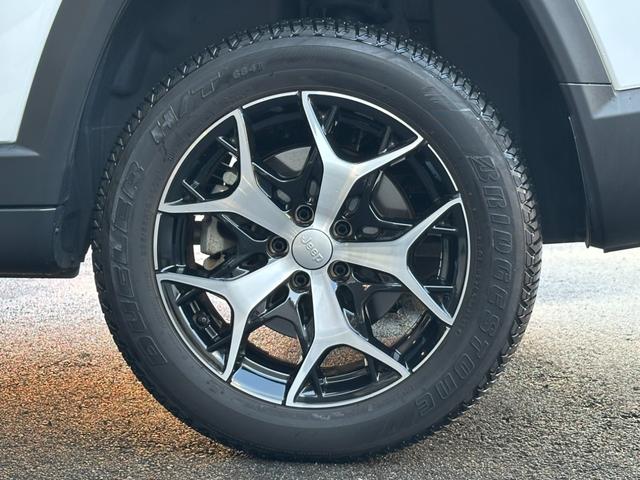 ジープ・コマンダー リミテッド　１オ－ナ－　サンルーフ　革Ｐシ－ト　ＬＥＤ　ＡｐｐｌｅＣａｒＰｌａｙ　Ｂｌｕｅｔｏｏｔｈ　ＡＣＣ　ナビ　３６０カメラ　ブラインドスポットモニタ－　レーンキープアシスト　電動Ｒゲート　認定中古車保証付き（24枚目）