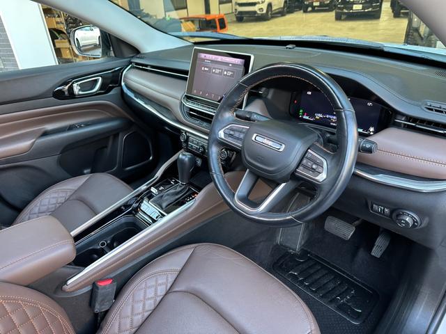 ジープ・コマンダー リミテッド　１オ－ナ－　サンルーフ　革Ｐシ－ト　ＬＥＤ　ＡｐｐｌｅＣａｒＰｌａｙ　Ｂｌｕｅｔｏｏｔｈ　ＡＣＣ　ナビ　３６０カメラ　ブラインドスポットモニタ－　レーンキープアシスト　電動Ｒゲート　認定中古車保証付き（57枚目）