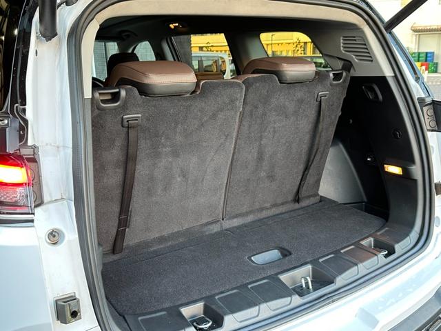 ジープ・コマンダー リミテッド　１オ－ナ－　サンルーフ　革Ｐシ－ト　ＬＥＤ　ＡｐｐｌｅＣａｒＰｌａｙ　Ｂｌｕｅｔｏｏｔｈ　ＡＣＣ　ナビ　３６０カメラ　ブラインドスポットモニタ－　レーンキープアシスト　電動Ｒゲート　認定中古車保証付き（70枚目）