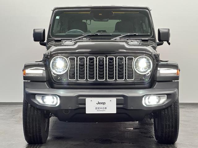 ジープ・ラングラーアンリミテッド サハラ 元デモ マイナ-チェンジ 後期モデル 革Pシ-ト アダプティブクルーズコントロール LED ACC 前面衝突警報 ブラインドスポットモニタ- フロントカメラ バックカメラ 認定中古車保証付き(9枚目)