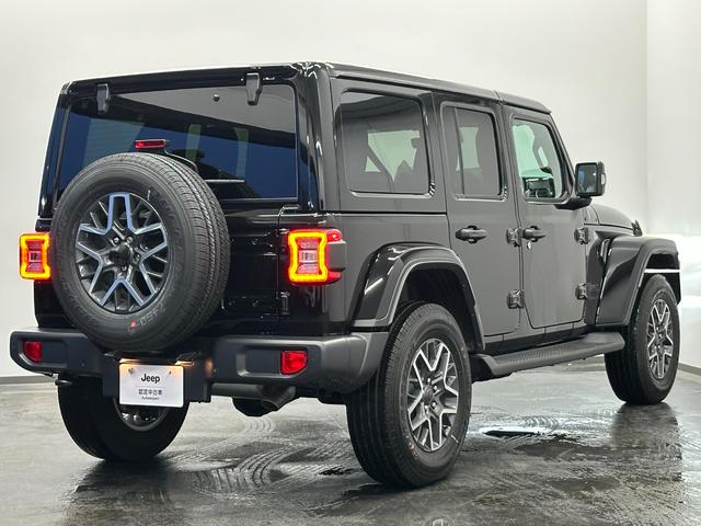 ジープ・ラングラーアンリミテッド サハラ 元デモ マイナ-チェンジ 後期モデル 革Pシ-ト アダプティブクルーズコントロール LED ACC 前面衝突警報 ブラインドスポットモニタ- フロントカメラ バックカメラ 認定中古車保証付き(15枚目)