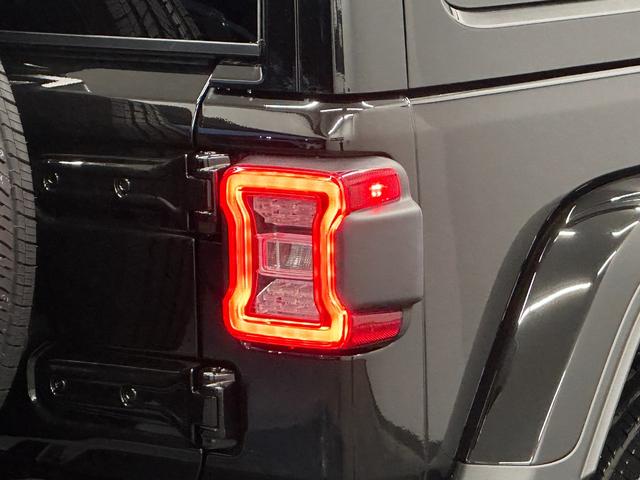 ジープ・ラングラーアンリミテッド サハラ 元デモ マイナ-チェンジ 後期モデル 革Pシ-ト アダプティブクルーズコントロール LED ACC 前面衝突警報 ブラインドスポットモニタ- フロントカメラ バックカメラ 認定中古車保証付き(16枚目)