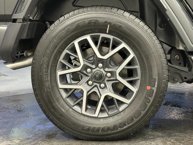 ジープ・ラングラーアンリミテッド サハラ 元デモ マイナ-チェンジ 後期モデル 革Pシ-ト アダプティブクルーズコントロール LED ACC 前面衝突警報 ブラインドスポットモニタ- フロントカメラ バックカメラ 認定中古車保証付き(18枚目)