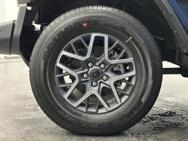 ジープ・ラングラーアンリミテッド サハラ 元デモ マイナ-チェンジ 後期モデル 革Pシ-ト アダプティブクルーズコントロール LED ACC 前面衝突警報 ブラインドスポットモニタ- フロントカメラ バックカメラ 認定中古車保証付き(19枚目)