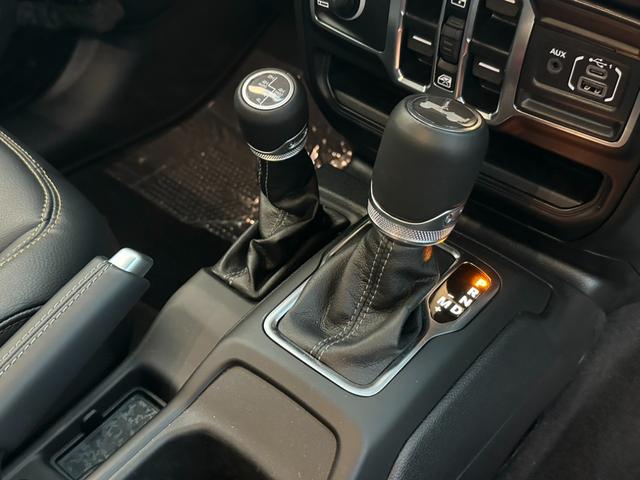 弊社はジープ正規ディーラー　ジープ東大阪、ジープ箕面、ジープ堺を展開しております。