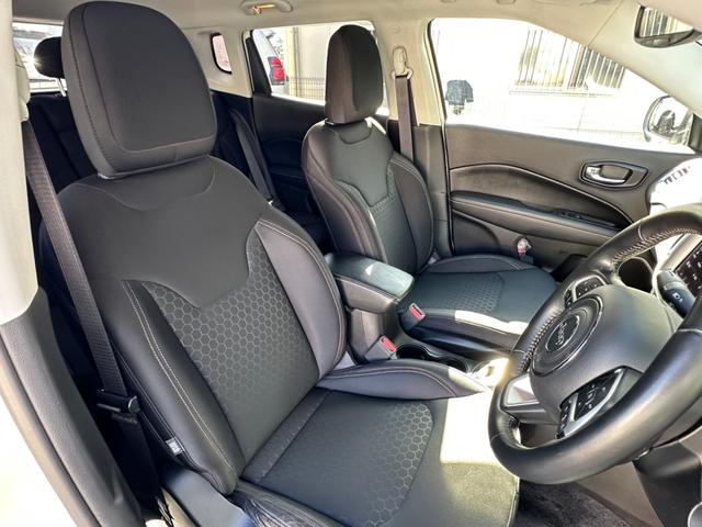 ジープ・コンパス ロンジチュード　１オ－ナ－　Ｂカメラ　ＡｐｐｌｅＣａｒＰｌａｙ　Ｂｌｕｅｔｏｏｔｈ　ＥＴＣ　純正ナビ　クルーズコントロール　パーキングアシスト　ブラインドスポットモニター　リアトラフィックモニター　認定中古車保証付き（9枚目）