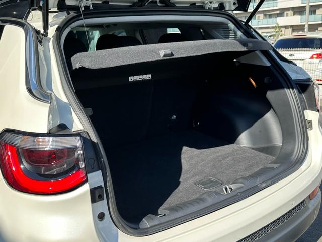 ジープ・コンパス ロンジチュード　１オ－ナ－　Ｂカメラ　ＡｐｐｌｅＣａｒＰｌａｙ　Ｂｌｕｅｔｏｏｔｈ　ＥＴＣ　純正ナビ　クルーズコントロール　パーキングアシスト　ブラインドスポットモニター　リアトラフィックモニター　認定中古車保証付き（11枚目）