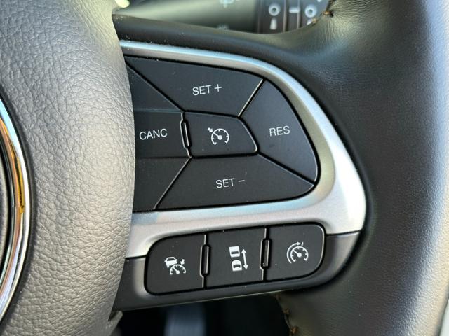 ジープ・コンパス ロンジチュード　１オ－ナ－　Ｂカメラ　ＡｐｐｌｅＣａｒＰｌａｙ　Ｂｌｕｅｔｏｏｔｈ　ＥＴＣ　純正ナビ　クルーズコントロール　パーキングアシスト　ブラインドスポットモニター　リアトラフィックモニター　認定中古車保証付き（26枚目）