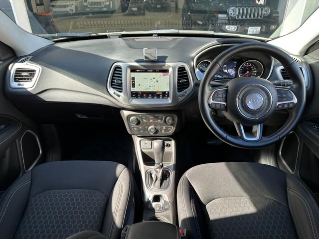 ジープ・コンパス ロンジチュード　１オ－ナ－　Ｂカメラ　ＡｐｐｌｅＣａｒＰｌａｙ　Ｂｌｕｅｔｏｏｔｈ　ＥＴＣ　純正ナビ　クルーズコントロール　パーキングアシスト　ブラインドスポットモニター　リアトラフィックモニター　認定中古車保証付き（36枚目）
