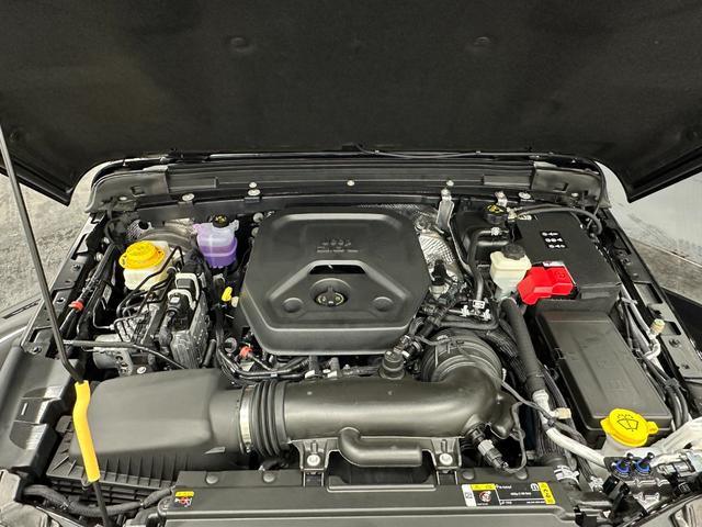 ジープ・ラングラーアンリミテッド サハラ　登録済未使用車マイナーチェンジ後期モデル　ＬＥＤ　革シ－ト　アダプティブクルーズ　前面衝突警報　ブラインドスポットモニタ－　フロントカメラ　バックカメラ　ヒルディセントコントロール　認定中古車保証付き（47枚目）