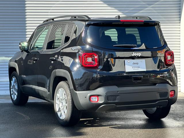 ジープ・レネゲード リミテッド　１オ－ナ－　ＬＥＤヘッドライト搭載モデル　Ｂカメラ　シートヒーター　ＡｐｐｌｅＣａｒＰｌａｙ　Ｂｌｕｅｔｏｏｔｈ　純正ナビ　フルセグ　ＡＣＣ　電動シート　ＥＴＣ２．０　レザーシート　認定中古車保証付き（7枚目）