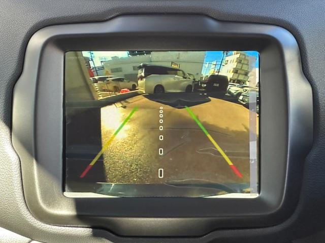 ジープ・レネゲード リミテッド　１オ－ナ－　ＬＥＤヘッドライト搭載モデル　Ｂカメラ　シートヒーター　ＡｐｐｌｅＣａｒＰｌａｙ　Ｂｌｕｅｔｏｏｔｈ　純正ナビ　フルセグ　ＡＣＣ　電動シート　ＥＴＣ２．０　レザーシート　認定中古車保証付き（10枚目）