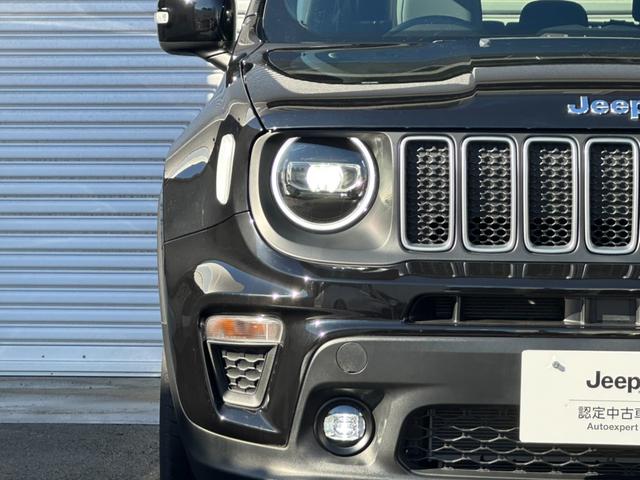 ジープ・レネゲード リミテッド　１オ－ナ－　ＬＥＤヘッドライト搭載モデル　Ｂカメラ　シートヒーター　ＡｐｐｌｅＣａｒＰｌａｙ　Ｂｌｕｅｔｏｏｔｈ　純正ナビ　フルセグ　ＡＣＣ　電動シート　ＥＴＣ２．０　レザーシート　認定中古車保証付き（14枚目）