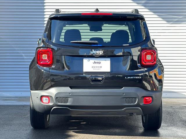 ジープ・レネゲード リミテッド　１オ－ナ－　ＬＥＤヘッドライト搭載モデル　Ｂカメラ　シートヒーター　ＡｐｐｌｅＣａｒＰｌａｙ　Ｂｌｕｅｔｏｏｔｈ　純正ナビ　フルセグ　ＡＣＣ　電動シート　ＥＴＣ２．０　レザーシート　認定中古車保証付き（17枚目）