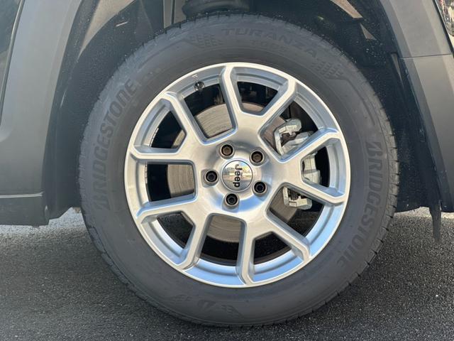 ジープ・レネゲード リミテッド　１オ－ナ－　ＬＥＤヘッドライト搭載モデル　Ｂカメラ　シートヒーター　ＡｐｐｌｅＣａｒＰｌａｙ　Ｂｌｕｅｔｏｏｔｈ　純正ナビ　フルセグ　ＡＣＣ　電動シート　ＥＴＣ２．０　レザーシート　認定中古車保証付き（20枚目）