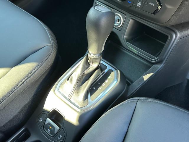 ジープ・レネゲード リミテッド　１オ－ナ－　ＬＥＤヘッドライト搭載モデル　Ｂカメラ　シートヒーター　ＡｐｐｌｅＣａｒＰｌａｙ　Ｂｌｕｅｔｏｏｔｈ　純正ナビ　フルセグ　ＡＣＣ　電動シート　ＥＴＣ２．０　レザーシート　認定中古車保証付き（33枚目）