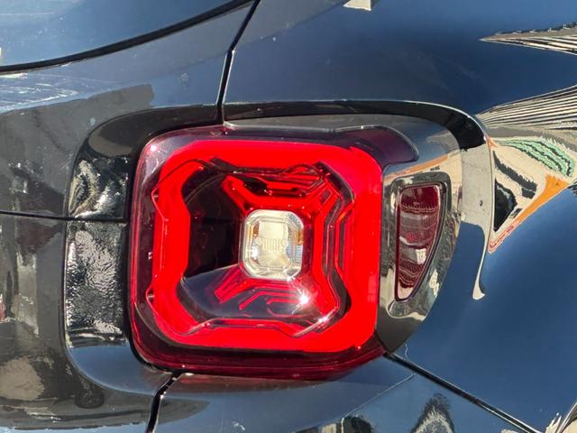 ジープ・レネゲード リミテッド　１オ－ナ－　ＬＥＤヘッドライト搭載モデル　Ｂカメラ　シートヒーター　ＡｐｐｌｅＣａｒＰｌａｙ　Ｂｌｕｅｔｏｏｔｈ　純正ナビ　フルセグ　ＡＣＣ　電動シート　ＥＴＣ２．０　レザーシート　認定中古車保証付き（53枚目）
