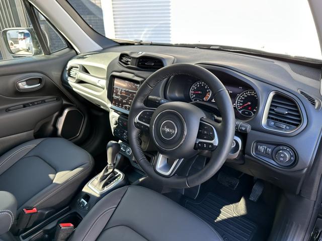 ジープ・レネゲード リミテッド　１オ－ナ－　ＬＥＤヘッドライト搭載モデル　Ｂカメラ　シートヒーター　ＡｐｐｌｅＣａｒＰｌａｙ　Ｂｌｕｅｔｏｏｔｈ　純正ナビ　フルセグ　ＡＣＣ　電動シート　ＥＴＣ２．０　レザーシート　認定中古車保証付き（54枚目）