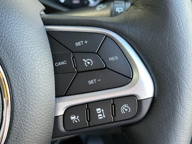 ジープ・レネゲード リミテッド　１オ－ナ－　ＬＥＤヘッドライト搭載モデル　Ｂカメラ　シートヒーター　ＡｐｐｌｅＣａｒＰｌａｙ　Ｂｌｕｅｔｏｏｔｈ　純正ナビ　フルセグ　ＡＣＣ　電動シート　ＥＴＣ２．０　レザーシート　認定中古車保証付き（58枚目）