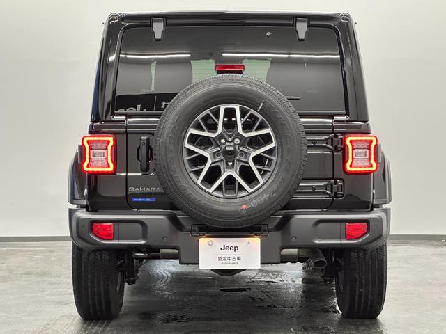 ジープ・ラングラーアンリミテッド サハラ　登録済未使用車　マイナーチェンジ後期モデル　ＬＥＤ　ＡＣＣ　革Ｐシ－ト　前面衝突警報　ブラインドスポットモニタ－　フロントカメラ　バックカメラ　ヒルディセントコントロール　ＥＴＣ　認定中古車保証付き（17枚目）