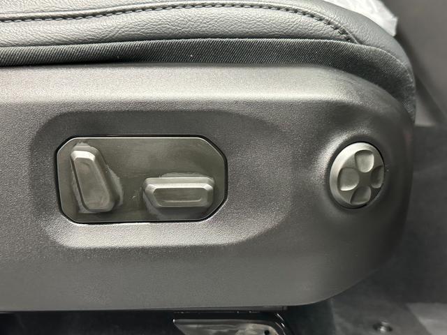 ジープ・ラングラーアンリミテッド サハラ　登録済未使用車　マイナーチェンジ後期モデル　ＬＥＤ　ＡＣＣ　革Ｐシ－ト　前面衝突警報　ブラインドスポットモニタ－　フロントカメラ　バックカメラ　ヒルディセントコントロール　ＥＴＣ　認定中古車保証付き（35枚目）