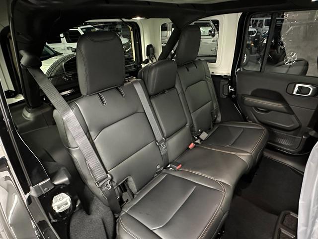 ジープ・ラングラーアンリミテッド サハラ　登録済未使用車　マイナーチェンジ後期モデル　ＬＥＤ　ＡＣＣ　革Ｐシ－ト　前面衝突警報　ブラインドスポットモニタ－　フロントカメラ　バックカメラ　ヒルディセントコントロール　ＥＴＣ　認定中古車保証付き（67枚目）