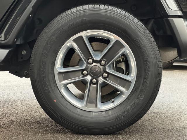 弊社はジープ正規ディーラー　ジープ東大阪、ジープ箕面、ジープ堺を展開しております。